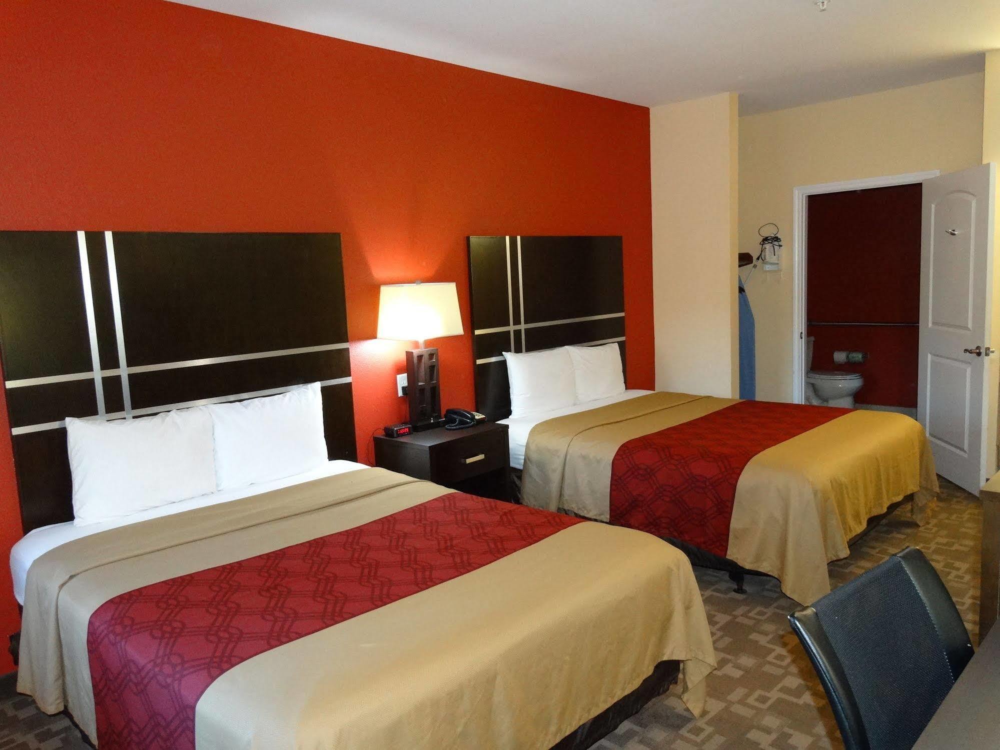 Regency Inn & Suites - เบย์ทาวน์ ภายนอก รูปภาพ