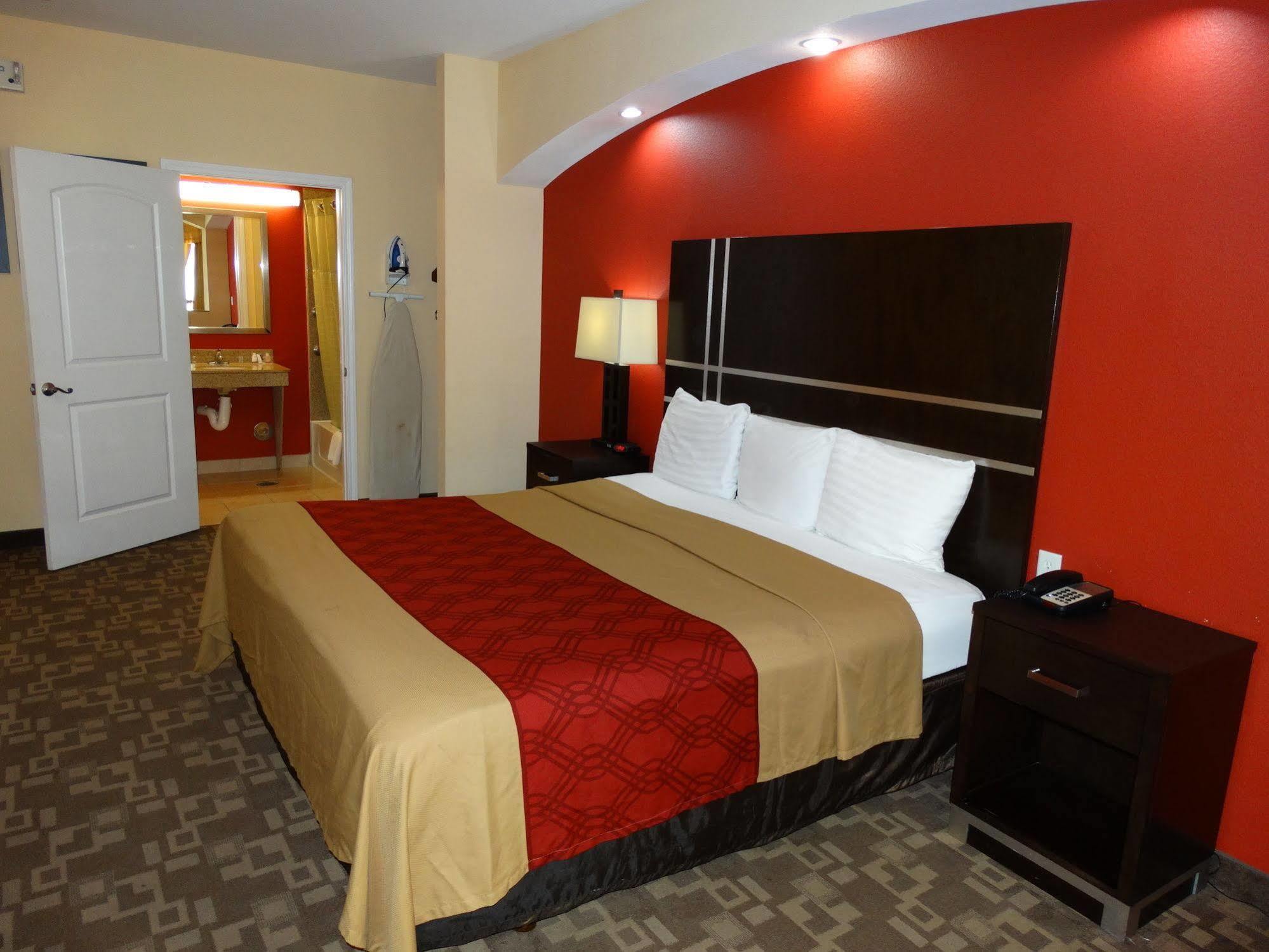 Regency Inn & Suites - เบย์ทาวน์ ภายนอก รูปภาพ